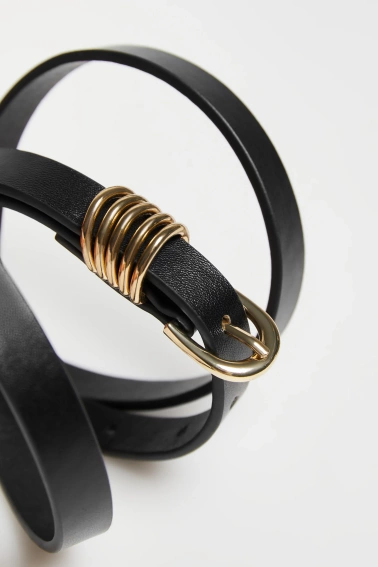 Pasek z klamrą w kolorze złotym czarny