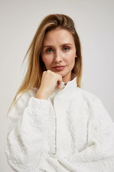Bluza zapinana na zamek z długimi rękawami biała