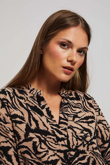 Wzorzysta koszula z dekoltem w serek ciemnobeżowa