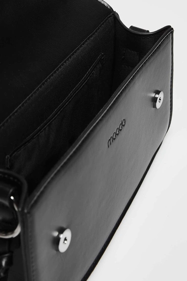 Torebka na ramię ze srebrną klamrą czarna