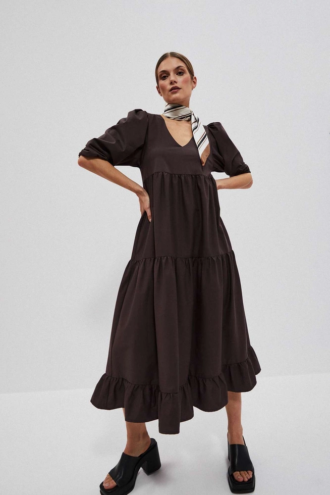 Rozkloszowana sukienka z falbaną