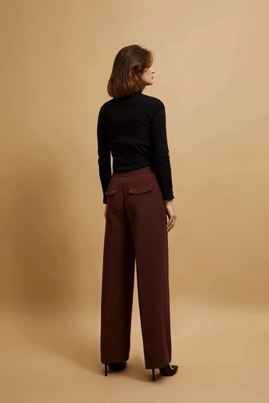 Spodnie w kant brązowe