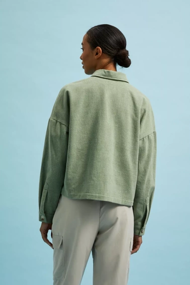 Kurtka z kieszeniami i kołnierzykiem oliwkowa