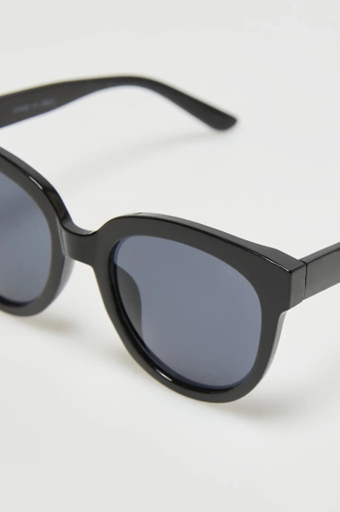 Okulary damskie z plastikowymi oprawkami czarne