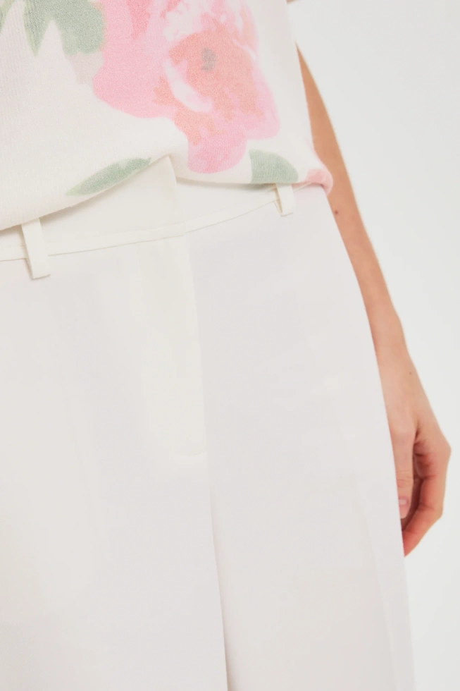 Spodnie z szerokimi nogawkami w kant białe