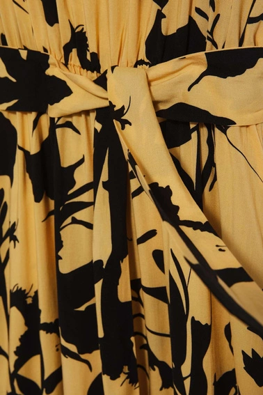 Wiskozowa sukienka z roślinnym wzorem 