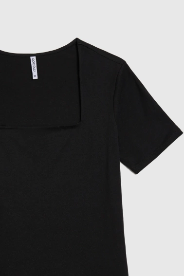 Bluzka z dekoltem karo czarna