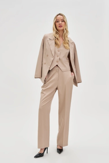 Garnitur beżowy w paski 