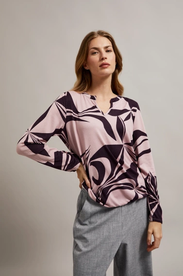 Sweter z geometrycznym wzorem różowy 