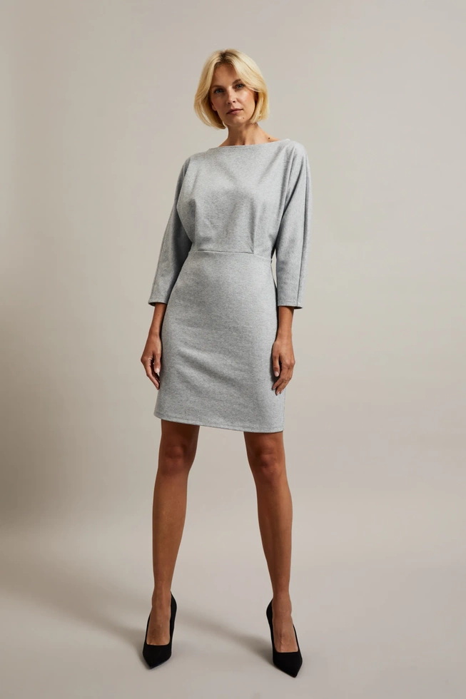 Gładka sukienka o długości przed kolano szara