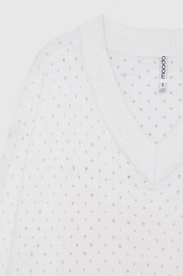 Ażurowy sweter biały