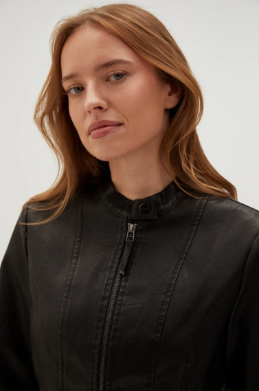 Kurtka z ekoskóry czarna