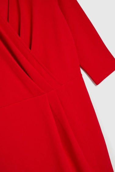 Sukienka midi z marszczeniem czerwona