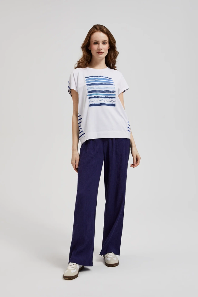 Bluzka z nadrukiem o prostym fasonie biała