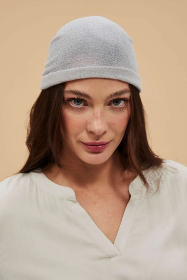 Szal z drobnym metalicznym nadrukiem szary