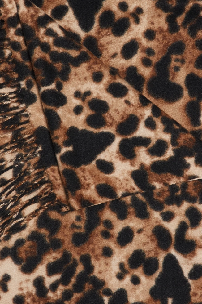 Szal w panterkę z frędzlami brązowy