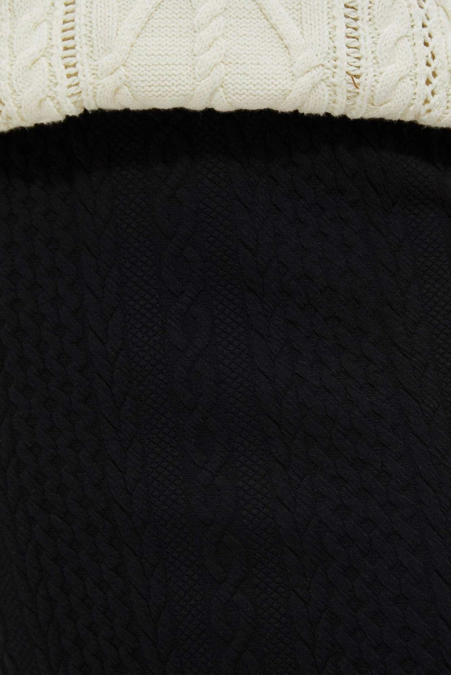 Spódnica z warkoczowym tłoczeniem czarna