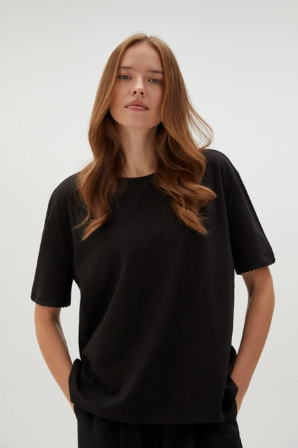 Bluzka z koralikami na rękawach czarna