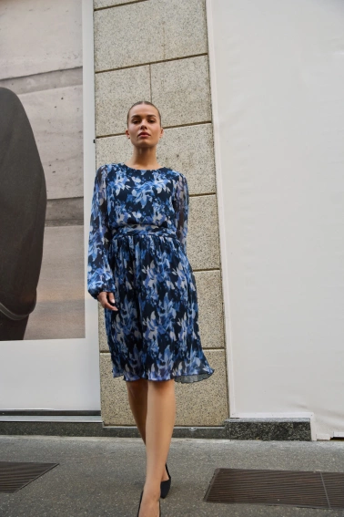 Plisowana sukienka granatowa