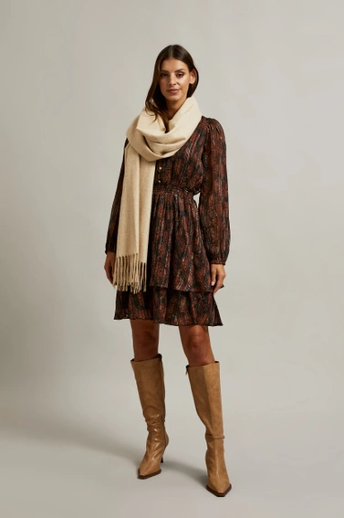 Gładki szalik beżowy z frędzlami 