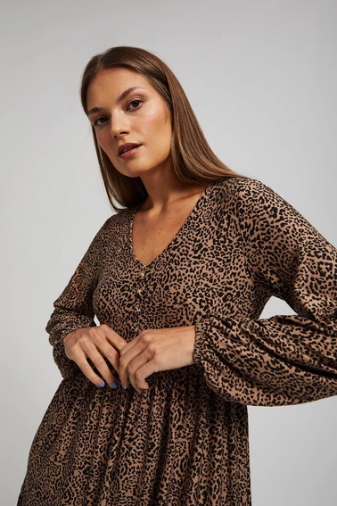 Wzorzysta sukienka z falbaną o długości przed kolano ciemnobeżowa