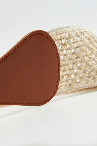 Szeroki pasek beżowy z klamrą 