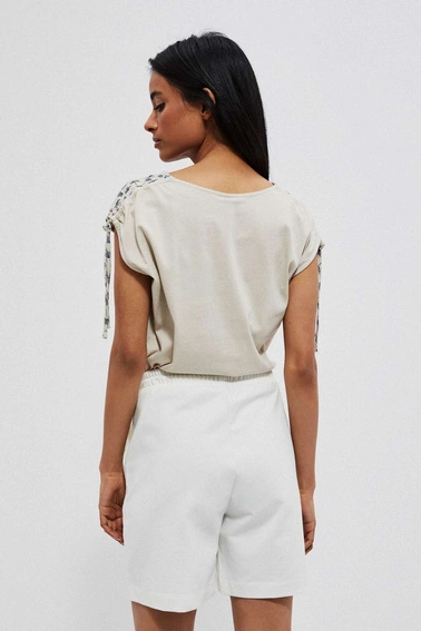 Bawełniany t-shirt z regulowanymi rękawkami piaskowy