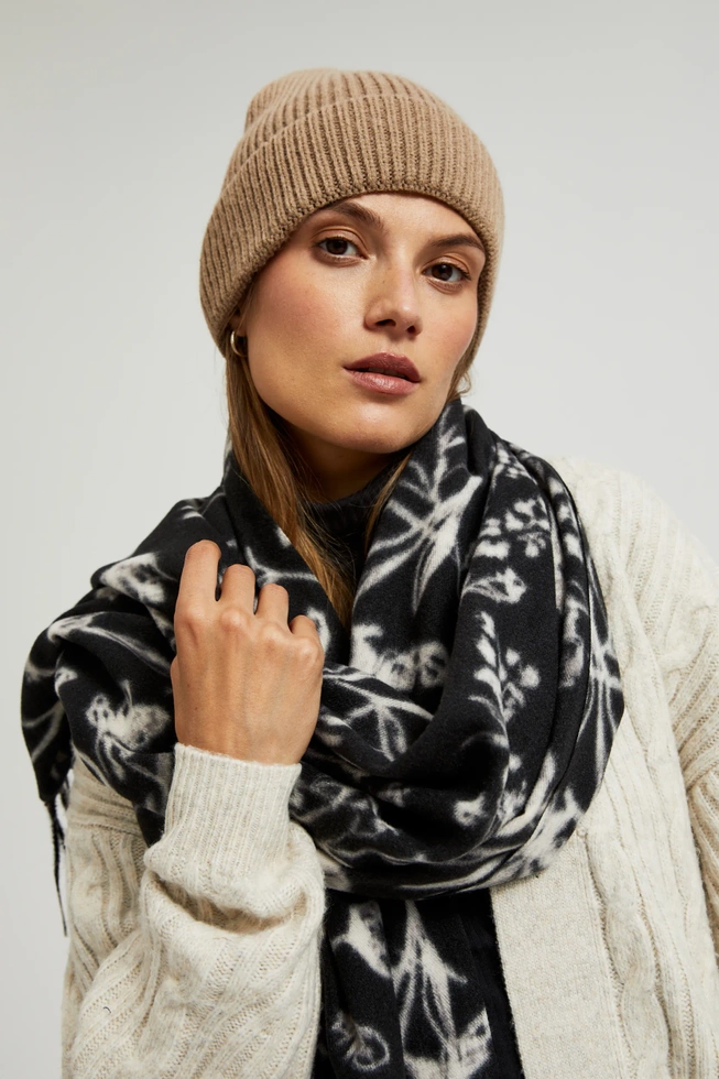 Szalik z wzorem kwiatów czarny