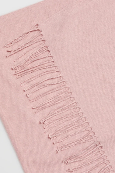  Szal z frędzlami różowy