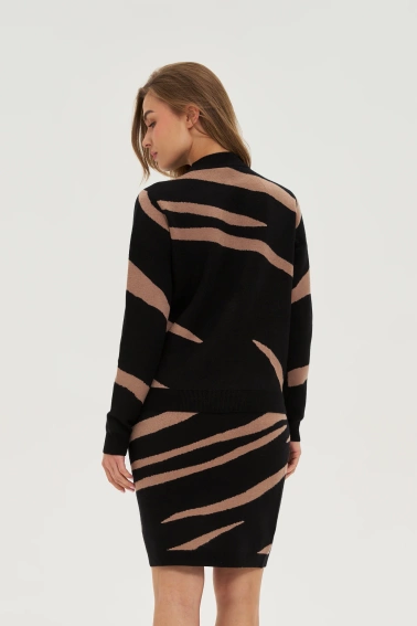 Sweter w zwierzęcy wzór czarny