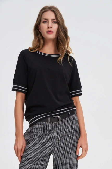 Pasek z klamrą w srebrnym kolorze