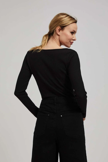 Prążkowana bluzka z guzikami