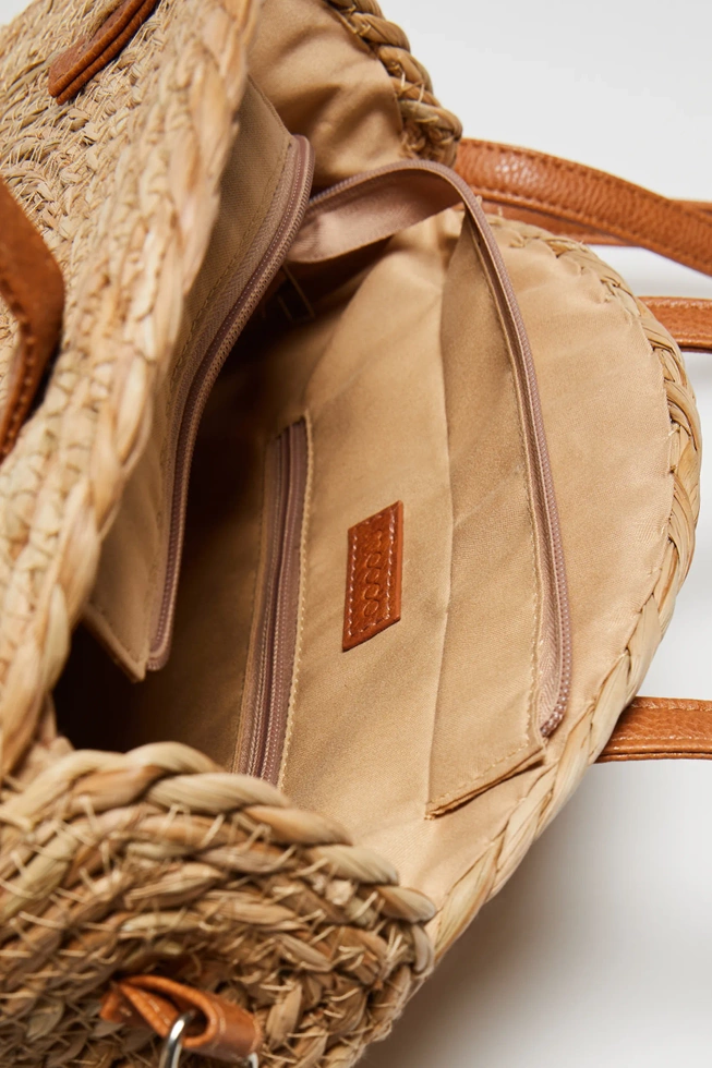 Pleciona torebka okrągła beżowa