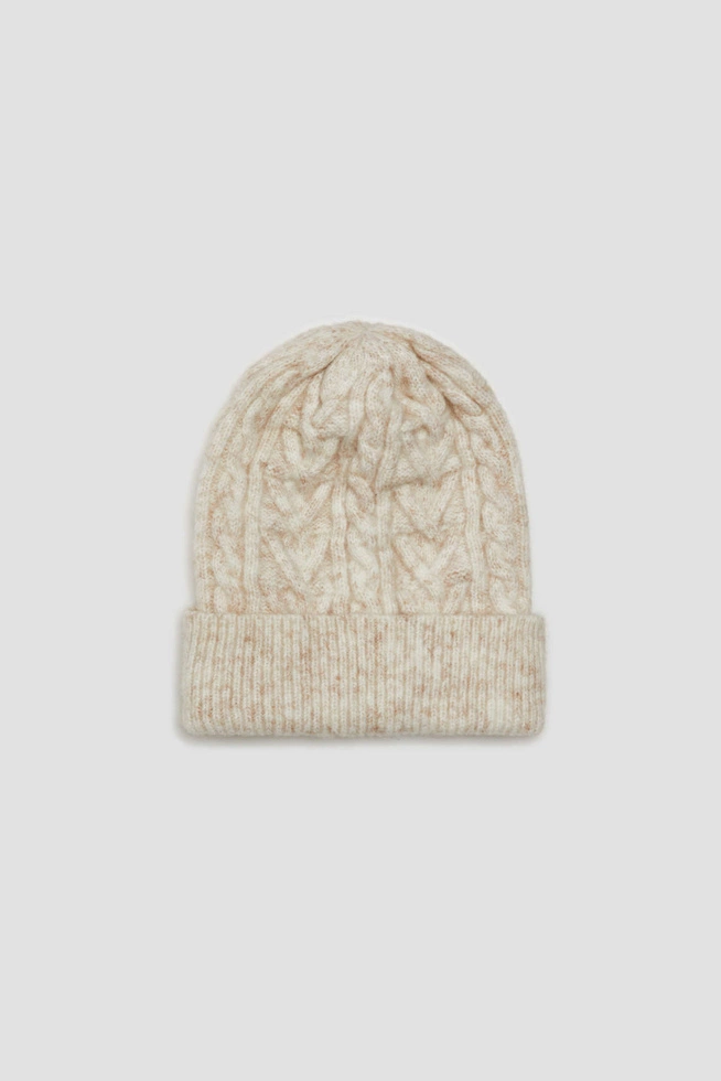 Czapka z ozdobnym splotem