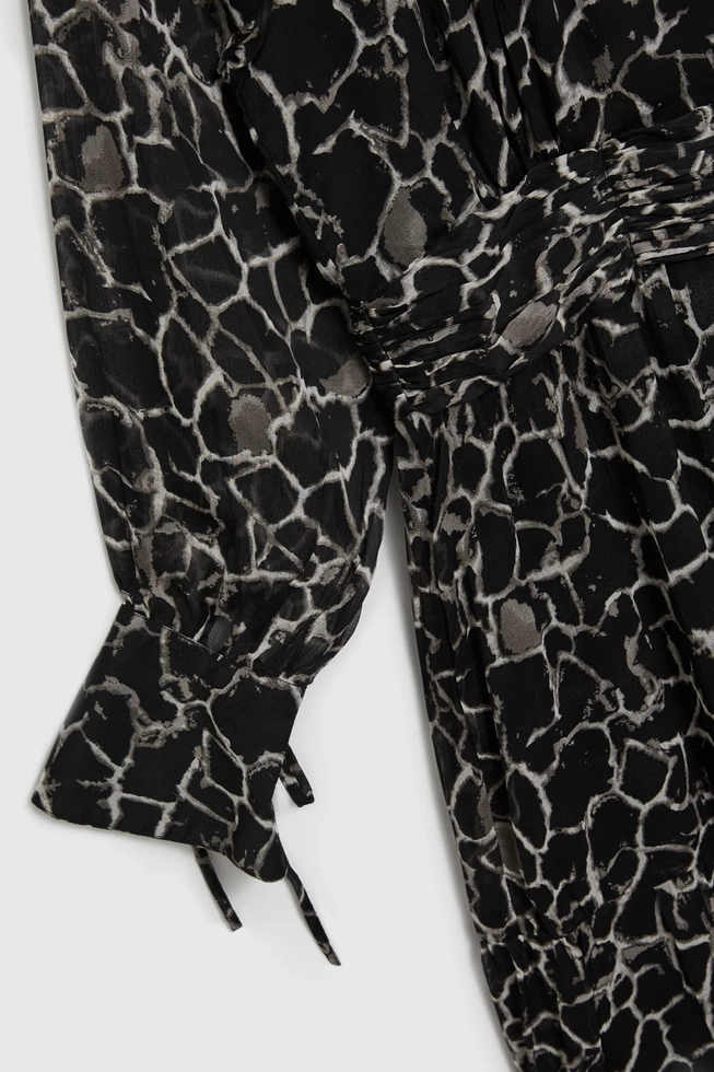 Rozkloszowana sukienka maxi czarna