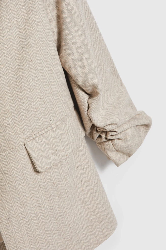 Gładka marynarka z marszczonymi rękawami 3/4 beżowa