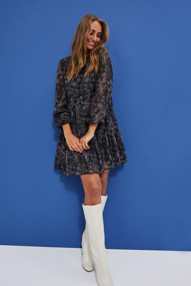 Sukienka z printem i metaliczną nitką