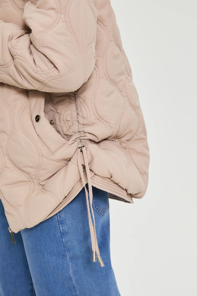Pikowana kurtka z kapturem beżowa