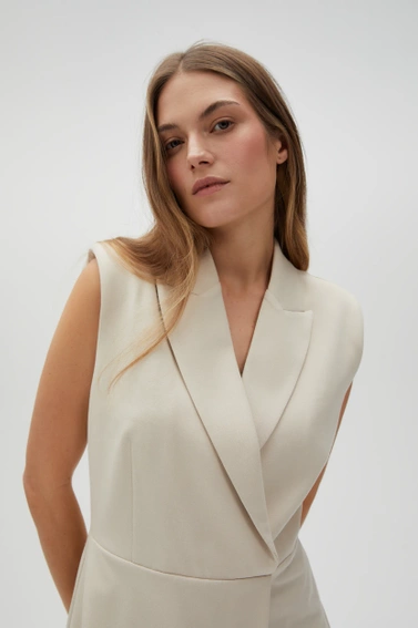 Elegancka sukienka beżowa 