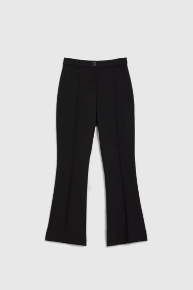 Spodnie z kantem i prostymi nogawkami czarne