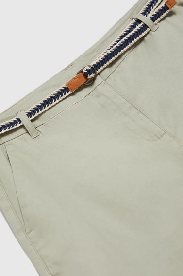 Bawełniane szorty z paskiem oliwkowe