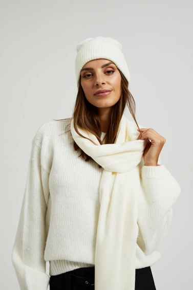 Czapka z ozdobnym splotem biała