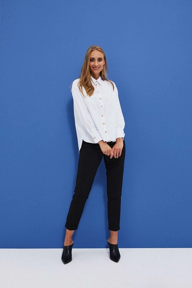 Koszula ze złotymi guzikami