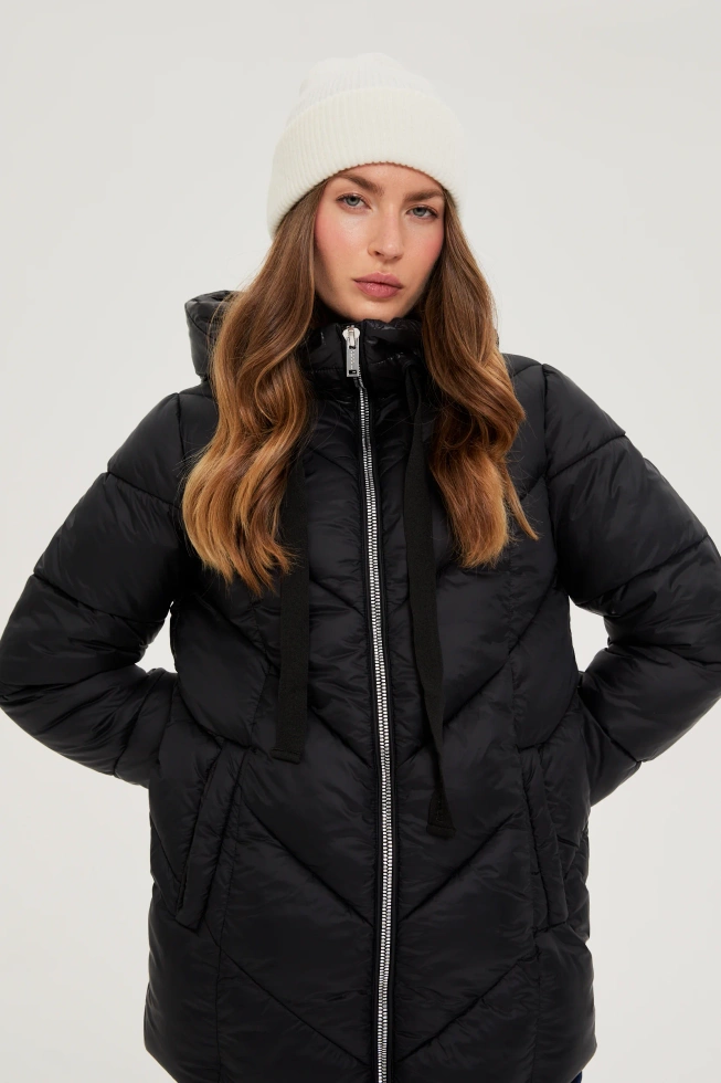 Pikowana kurtka z kapturem czarna