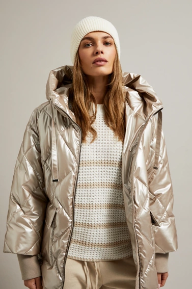 Ciepła czapka z prążkowanego materiału ecru