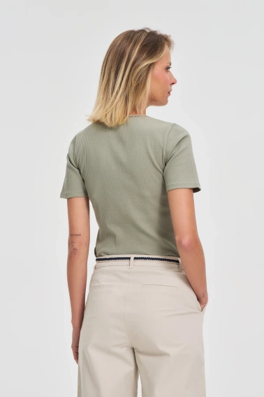 Bluzka z koronkowym dekoltem oliwkowa