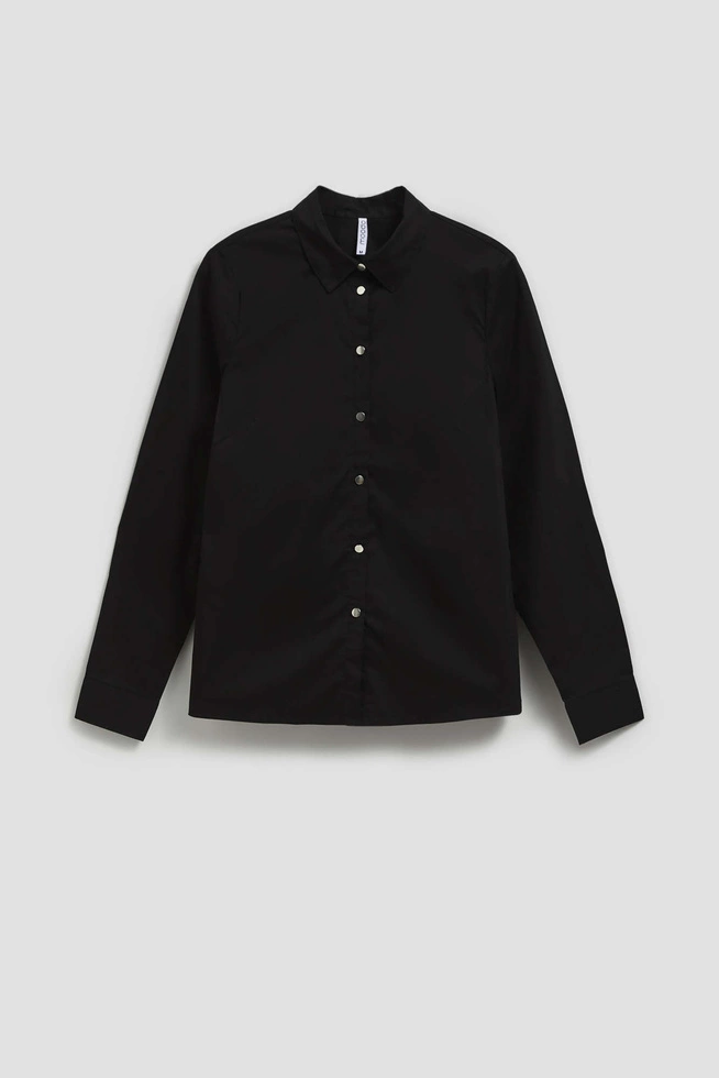 Gładka czarna koszula z ozdobnymi guzikami
