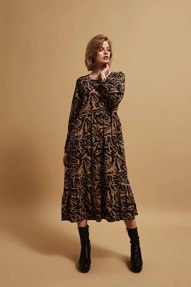 Wzorzysta sukienka midi