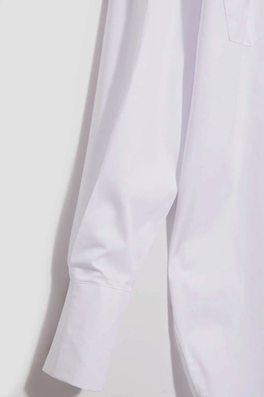 Koszula oversize ze złotymi guzikami biała