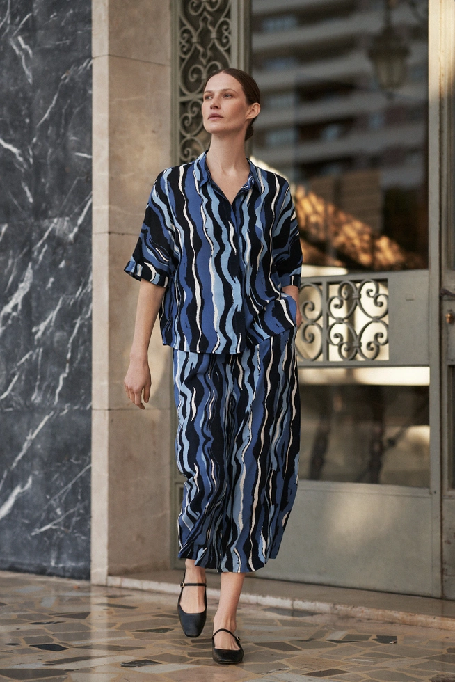 Wzorzysta koszula z krótkimi rękawami niebieska